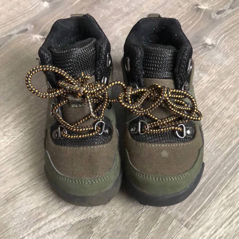 Toddler 8 Olive green color Boots One Nation